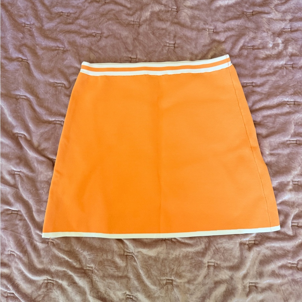 House of Harlow 1960 Orange Knit Set with White Trim - Picture 4 of 7